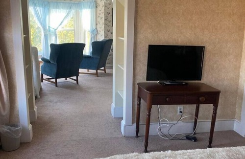 Wabasha Hotel | AH #25 · AH #25 King Suite w/Jacuzzi/Shower/Fridge/Micro