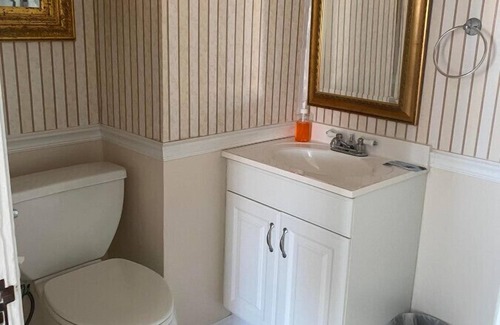 Wabasha Hotel | AH #25 · AH #25 King Suite w/Jacuzzi/Shower/Fridge/Micro