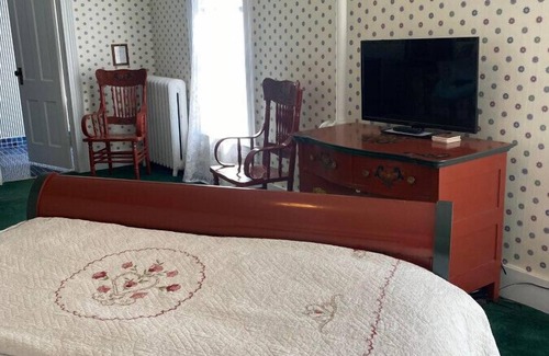 Wabasha Hotel | AH #34 · AH #34 Queen Suite w/Jacuzzi/SS/Fridge/Micro