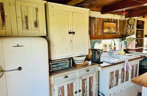 Hutchinson County House | -AH Barn has very unique accommodations with great views in the SD prairie. .