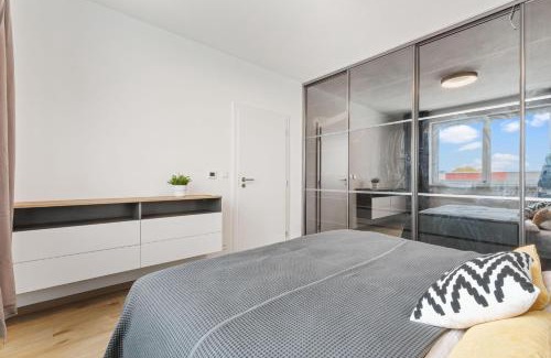 Ruzinov Apartment | AH Galvaniho Free Parking