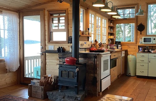 Grapeview Cabin | Ahab’s only available with, Captains Cabin it rents for 195, Captains’ 325.
