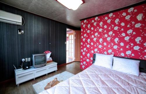 Chogaesan House | Ahnmyeondo green house