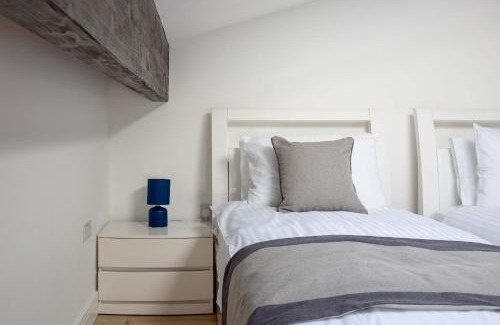 Ampney Crucis House | Aintree Cottage