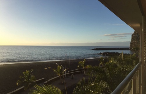 Puerto de Tazacorte Apartment | Air-conditioned apartment directly on the sunny beach