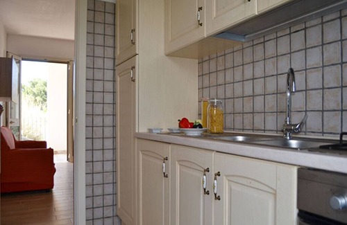 Roca Vecchia Apartment | Air-conditioned Apartment Near The Beach With Spacious Balcony & Garden, Pets