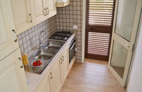 Roca Vecchia Apartment | Air-conditioned Apartment Near The Beach With Spacious Balcony & Garden, Pets