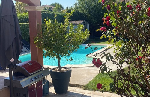 Barbentane House | Air-conditioned room in spacious villa with swimming pool