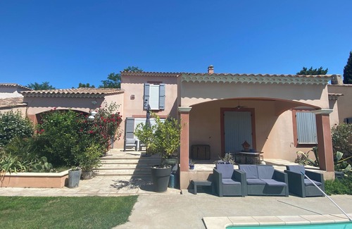 Barbentane House | Air-conditioned room in spacious villa with swimming pool