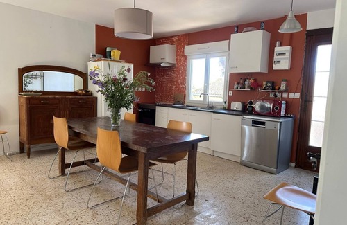 Caux House | Air-conditioned single-family house with pool and garden
