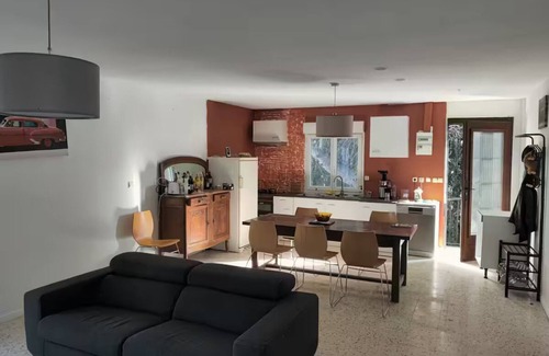 Caux House | Air-conditioned single-family house with pool and garden