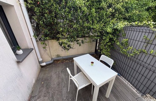 Jacou Apartment | Air-conditioned studio adjoining villa