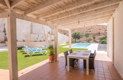 Pajara Villa | Air-Conditioned Villa "Selena" with Pool, Garden & Wi-Fi