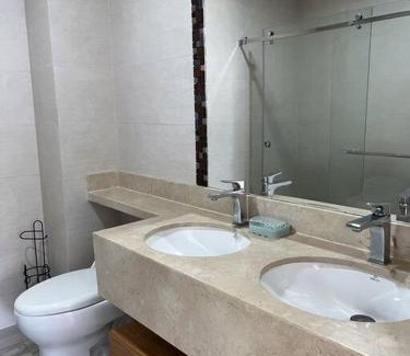 Puerto Santa Ana Apartment | Airbnb Guayaquil, Puerto Santa Ana, Parking