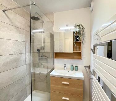 Minimes - Barriere de Paris Apartment | Airbus by Yumē