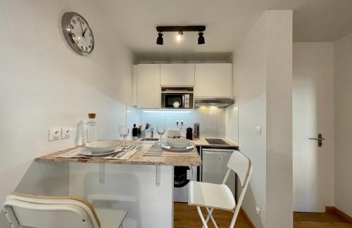 Minimes - Barriere de Paris Apartment | Airbus by Yumē