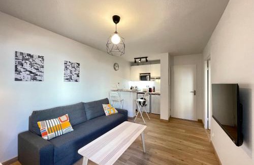 Minimes - Barriere de Paris Apartment | Airbus by Yumē