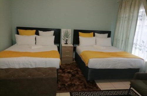 Kempton Park House | Airport Afriquintus Guest House