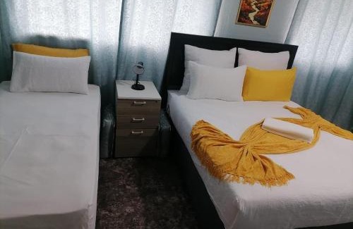 Kempton Park House | Airport Afriquintus Guest House
