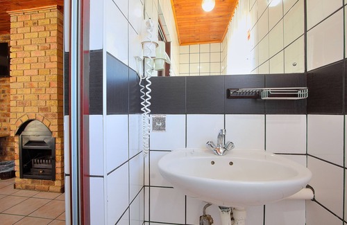 Kempton Park House | Airport Bird & Game Lodge