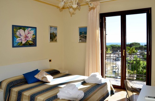 Reggio Calabria Bed & Breakfast | Airport House B&B