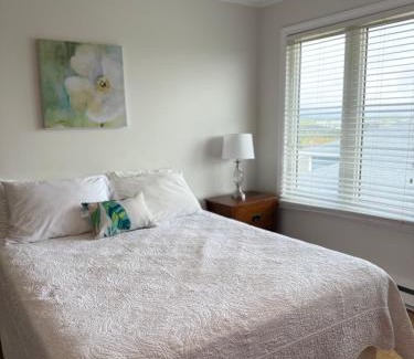 Terra Nova Apartment | Airport Manor Unit 4, 2 Bedroom Apartment