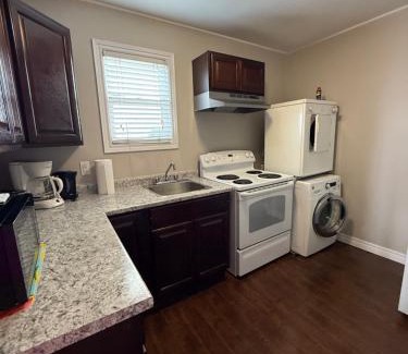 Terra Nova Apartment | Airport Manor Unit 4, 2 Bedroom Apartment