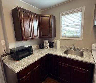 Terra Nova Apartment | Airport Manor Unit 4, 2 Bedroom Apartment