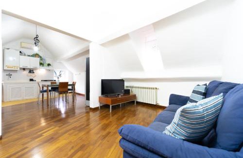 Sestri Ponente Apartment | Airport & Sea, Large Music-Themed Apartment