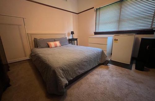Arncliffe House | Airport Sharehouse