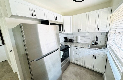 Lake Ridge Apartment | Airy 2 Bedroom 2 Bath Apt w/Pool Access