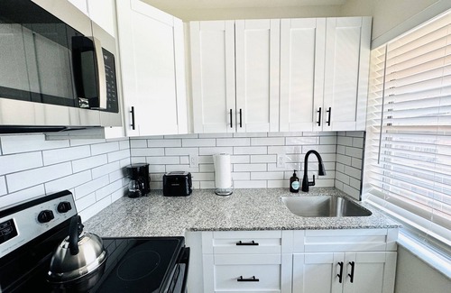 Lake Ridge Apartment | Airy 2 Bedroom 2 Bath Apt w/Pool Access