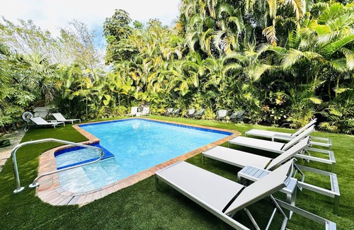 Lake Ridge Apartment | Airy 2 Bedroom 2 Bath Apt w/Pool Access