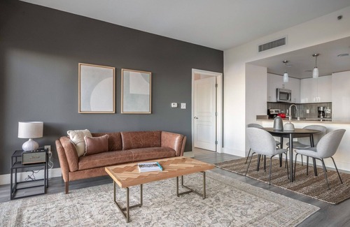 Mountain View Apartment | Airy Mountain View 2BR w/Fitness Center, W/D, nr. hwy by Blueground