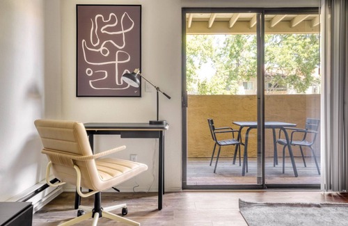 Shoreline West Apartment | Airy Mountain View 1BR w/Pool, Gym & W/D, near Target, by Blueground