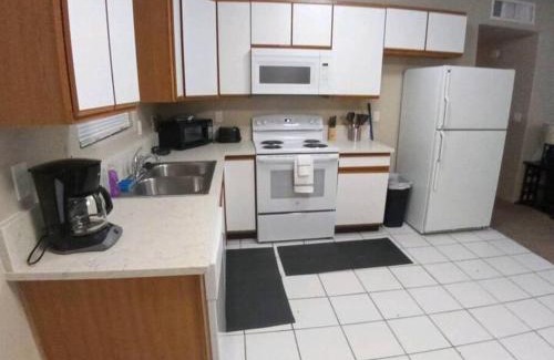 Palo Verde Apartment | Airy Tucson Retreat - Modern, Cozy, Near U of A