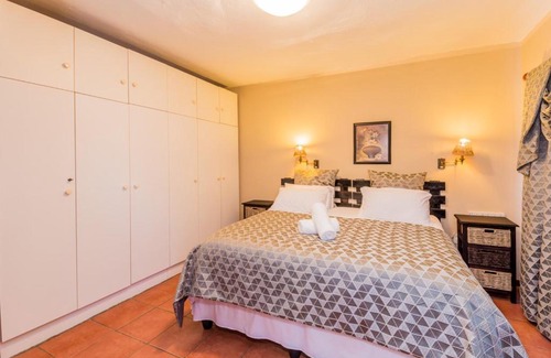 Paarl House | AJEE B&B