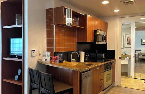 Brickell Apartment | AKA Brickell 31 Floor by Palermo Home