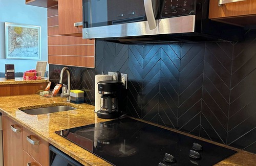 Brickell Apartment | AKA Brickell 31 Floor by Palermo Home