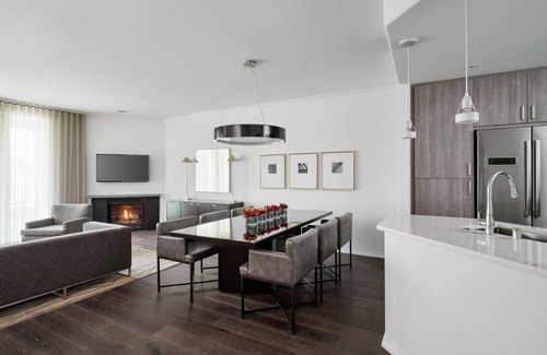 Beverly Hills Apartment | AKA Residences Luxurious Penthouse w/Full Kitchen, Private Patio & WiFi