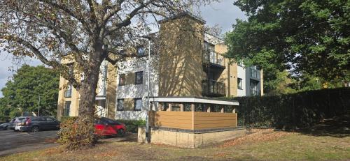Uxbridge North Apartment | Akshardham