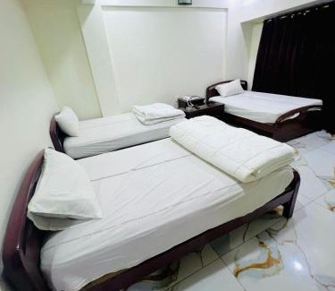 Loralai District Hotel | Al Amarat Hotel Tariq Road