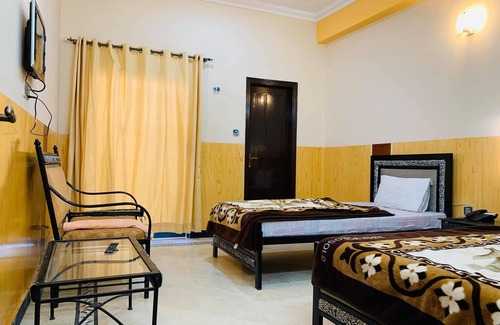 Peshawar Hotel | Al Harmain Restaurant