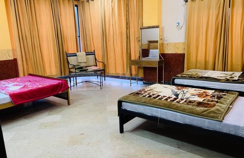 Peshawar Hotel | Al Harmain Restaurant