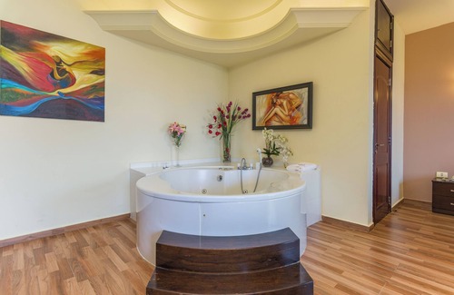 Haret Sakher Hotel | Al Murjan Palace Hotel