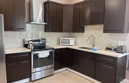 West Alameda Apartment | Alameda Modern Victorian 4BD unit A