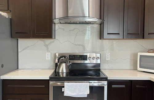 West Alameda Apartment | Alameda Modern Victorian 4BD unit A