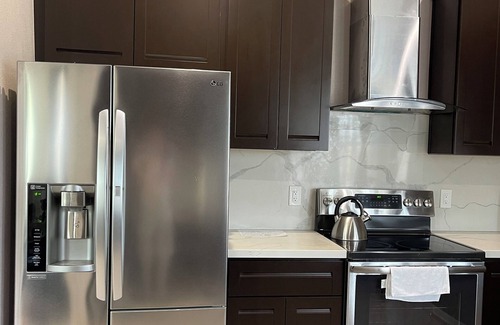 West Alameda Apartment | Alameda Modern Victorian 4BD unit A