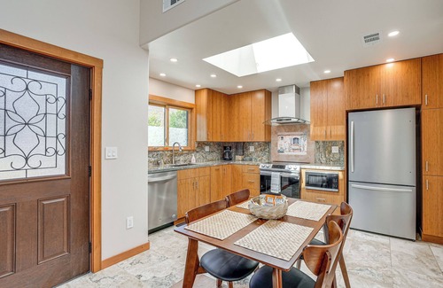 East End Apartment | Alameda Studio w/Patio: 3 Mi to Oakland Coliseum!