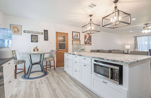 Shearer Hills - Ridgeview House | ALAMO CITY HOMESTYLE BEAUTY GREAT CENTRAL LOCATION, KIDDOS, & FURRY PET FRIENDLY